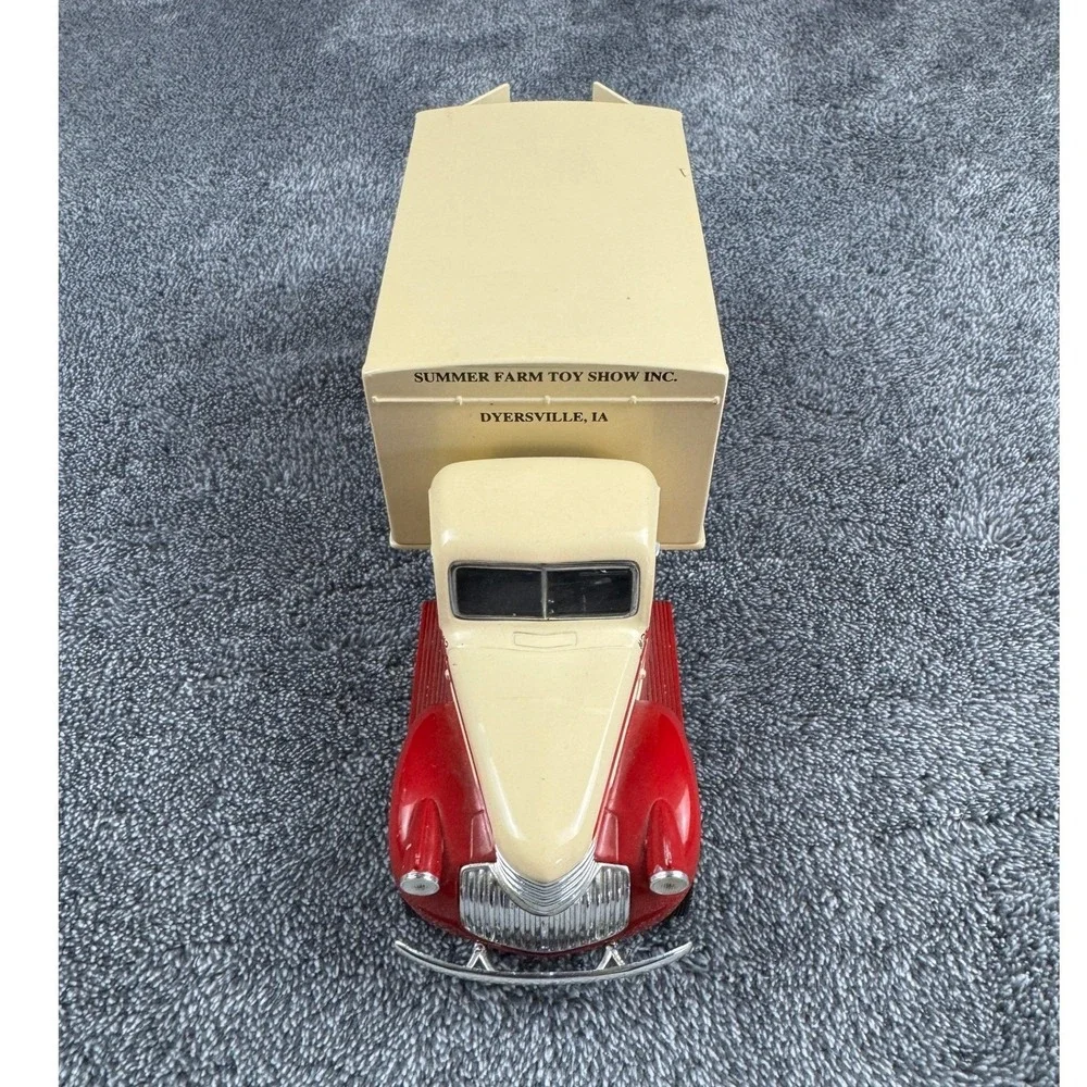 Liberty Classics 1942 Chevrolet 1.5 Ton Van Box Truck Bank Summer Farm Toy Show‎